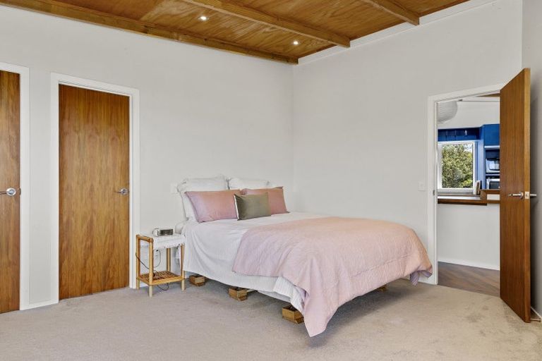 Photo of property in 22 Reeves Road, Acacia Bay, Taupo, 3330