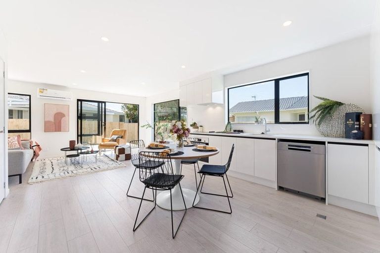 Photo of property in 18e Larissa Avenue, Henderson, Auckland, 0610