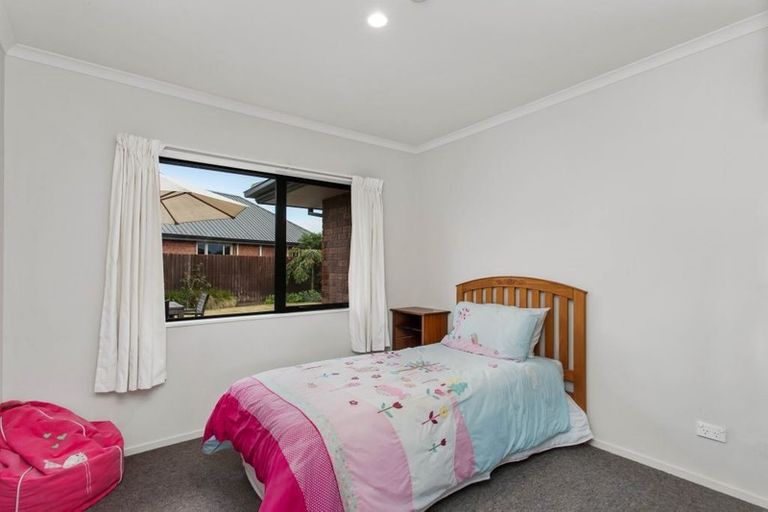 Photo of property in 6 Hawkins Place, Rangiora, 7400