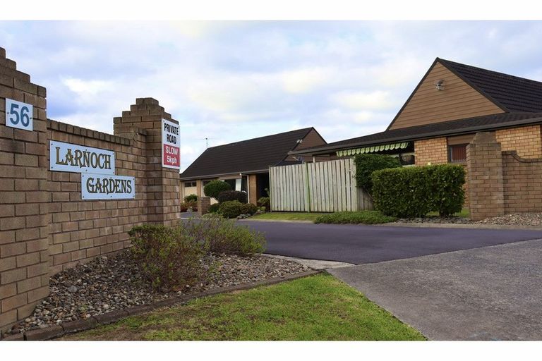 Photo of property in 2/56 Larnoch Road, Henderson, Auckland, 0610
