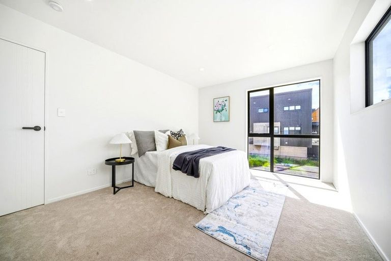 Photo of property in 15 Nerita Place, Long Bay, 0630