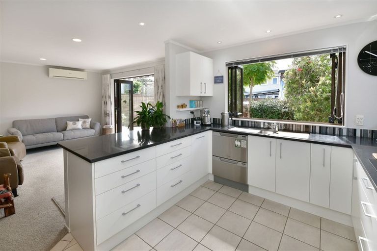 Photo of property in 2/3 Marie Avenue, Red Beach, 0932