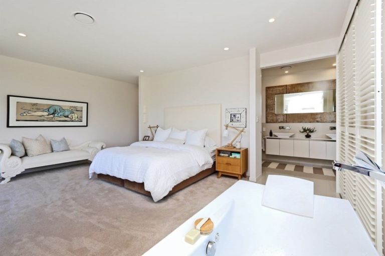 Photo of property in 140 Eskridge Drive, Eskdale, Napier, 4182