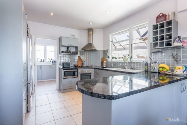 Photo of property in 33 Fairfield Avenue, Fairfield, Lower Hutt, 5011