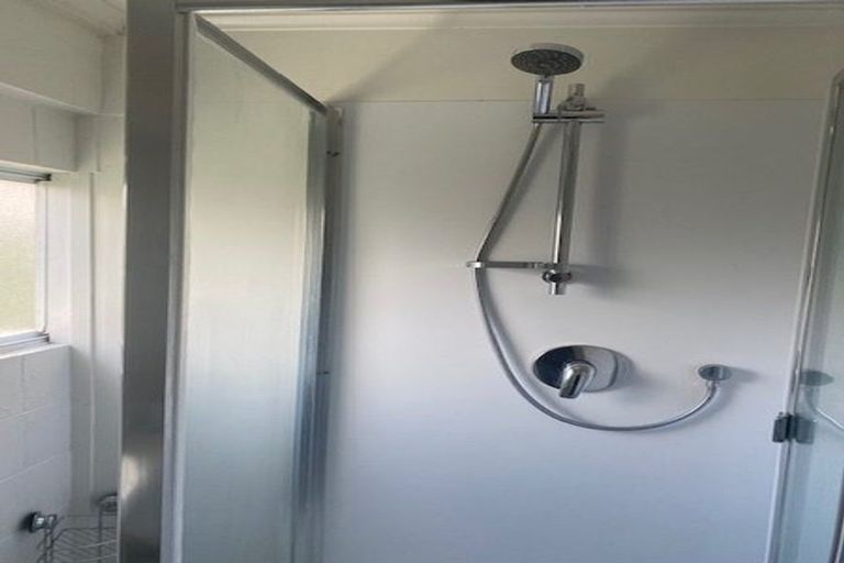 Photo of property in 49 Beaubank Road, Kelston, Auckland, 0602