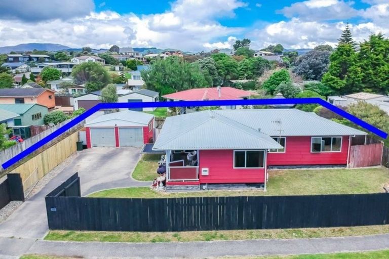 Photo of property in 96 Queens Road, Waikanae Beach, Waikanae, 5036
