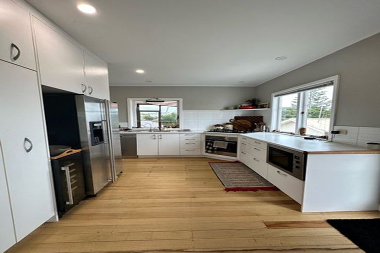 Photo of property in 34 Selwyn Road, Cockle Bay, Auckland, 2014