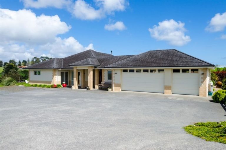 Photo of property in 94c Pomona Road, Kumeu, 0891