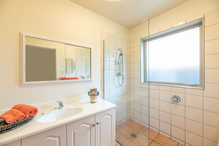 Photo of property in 2/2a Chilcombe Street, Ilam, Christchurch, 8041