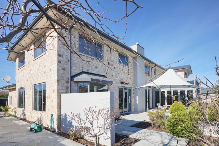 Photo of property in 15 Breton Close, Northwood, Christchurch, 8051