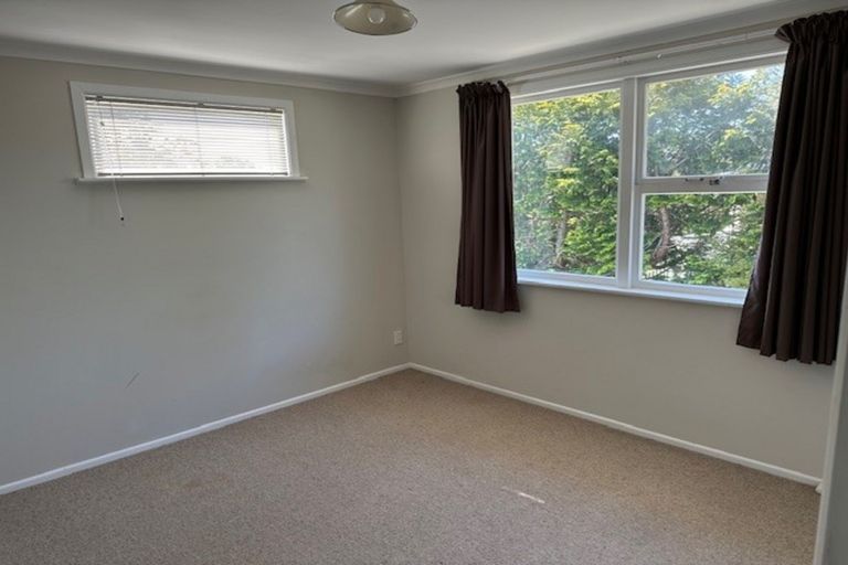 Photo of property in 40 Kingdale Road, Henderson, Auckland, 0610
