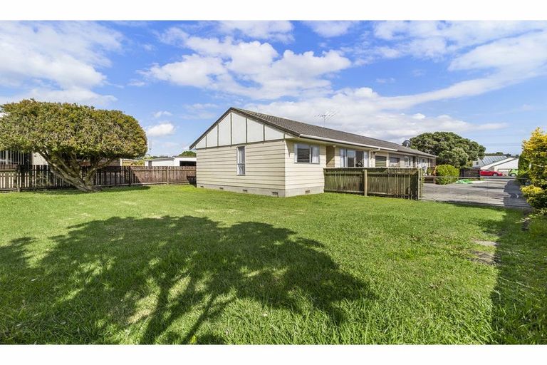 Photo of property in 2/12 Bay Street, Red Beach, 0932