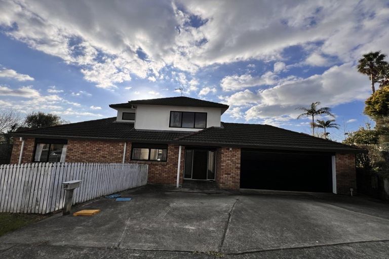 Photo of property in 8a Eske Place, Highland Park, Auckland, 2010