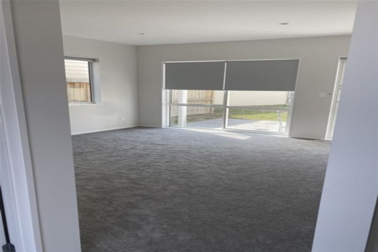 Photo of property in 24 Warbler Crescent, Papakura, 2110