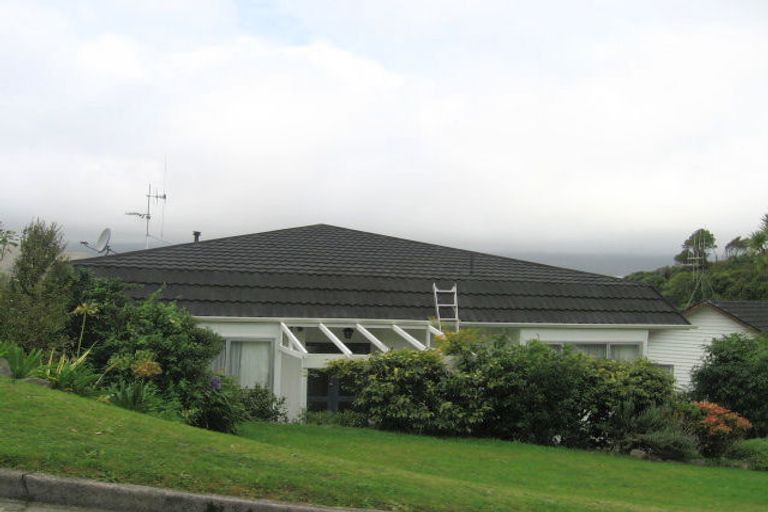 Photo of property in 3 Saint Hildas Glade, Tawa, Wellington, 5028