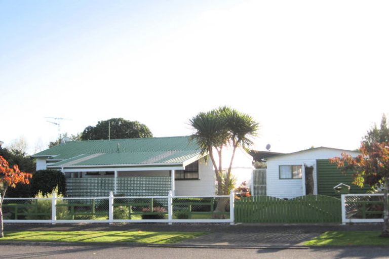 Photo of property in 3 Aratika Crescent, Otaki, 5512
