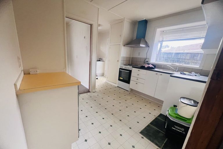 Photo of property in 1b Barron Drive, Green Bay, Auckland, 0604