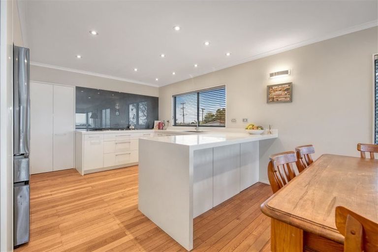 Photo of property in 108 Vipond Road, Stanmore Bay, Whangaparaoa, 0932