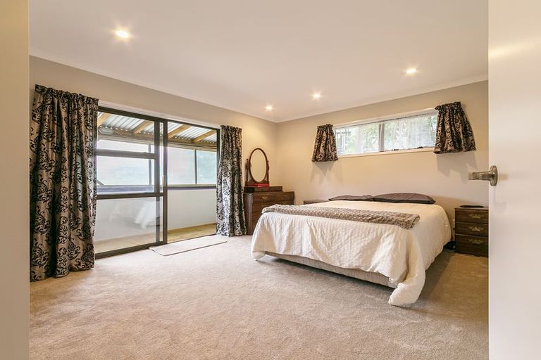 Photo of property in 124 Takahe Road, Titirangi, Auckland, 0604