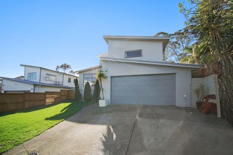 Photo of property in 13 Lambir Place, Fairview Heights, Auckland, 0632