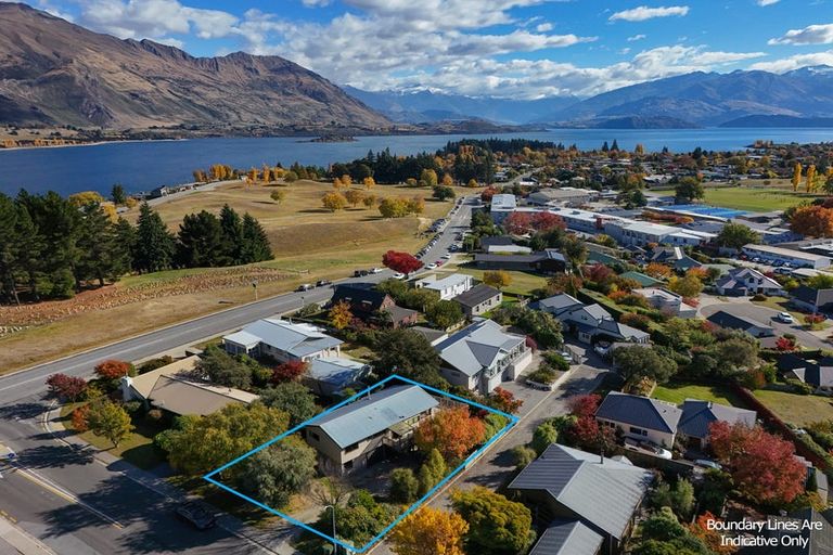 Photo of property in 4 Kings Drive, Wanaka, 9305