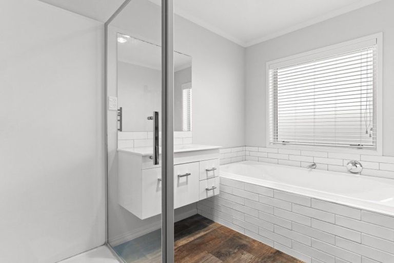 Photo of property in 32 Harding Drive, Papamoa Beach, Papamoa, 3118