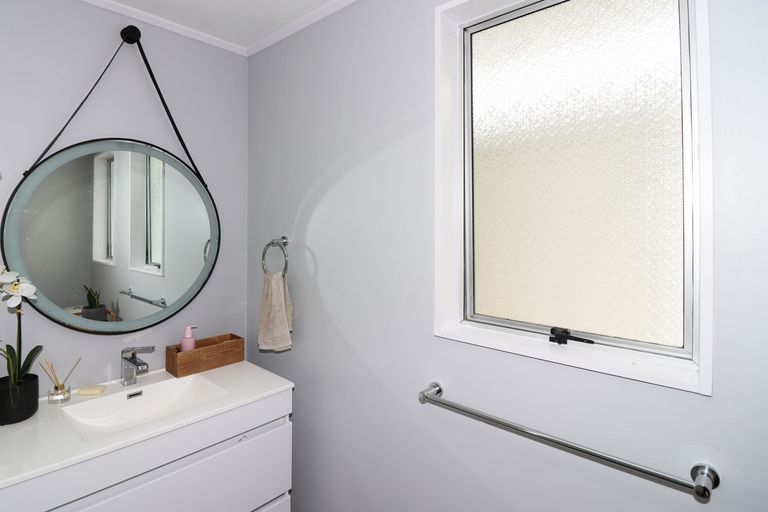 Photo of property in 22 Kupe Drive, Carterton, 5713