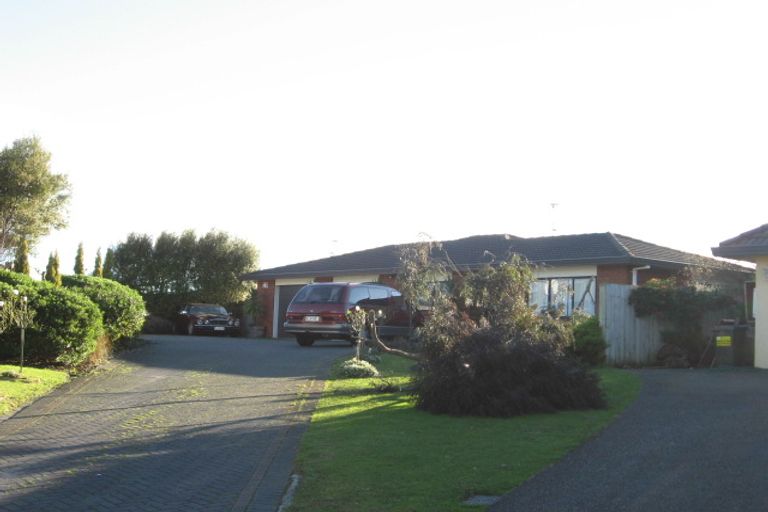Photo of property in 14 Linicro Place, Wattle Downs, Auckland, 2103