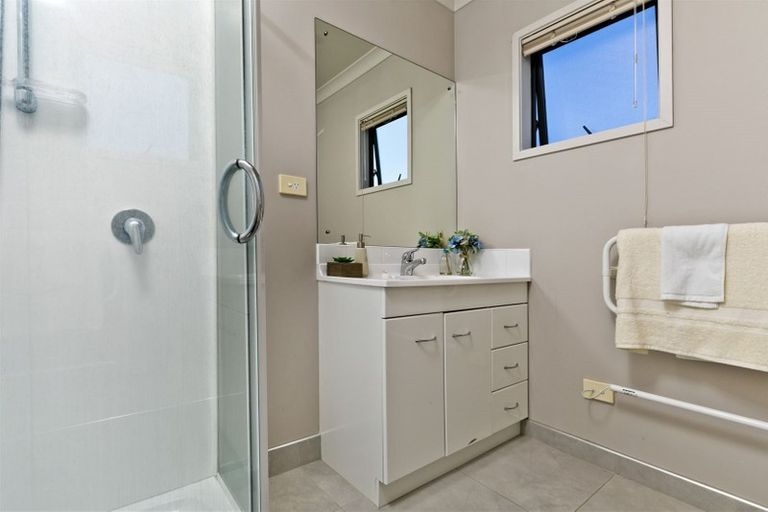 Photo of property in 14 Sapperton Drive, Henderson, Auckland, 0612