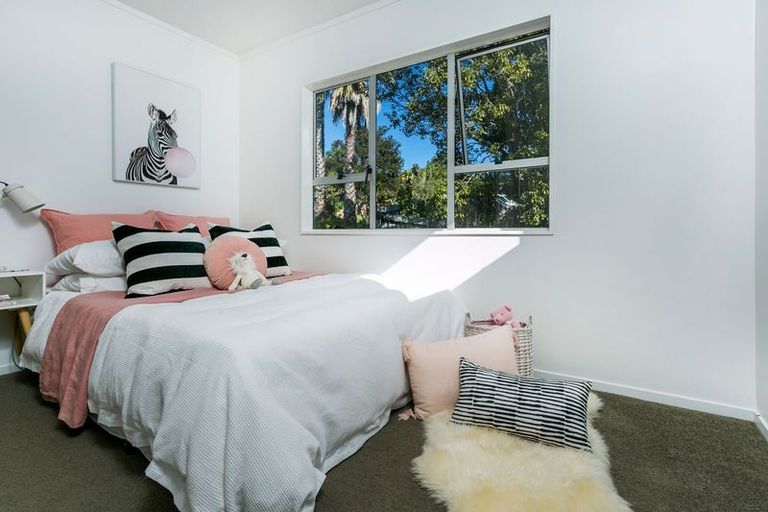 Photo of property in 33b Ngahere Views, Orewa, 0931