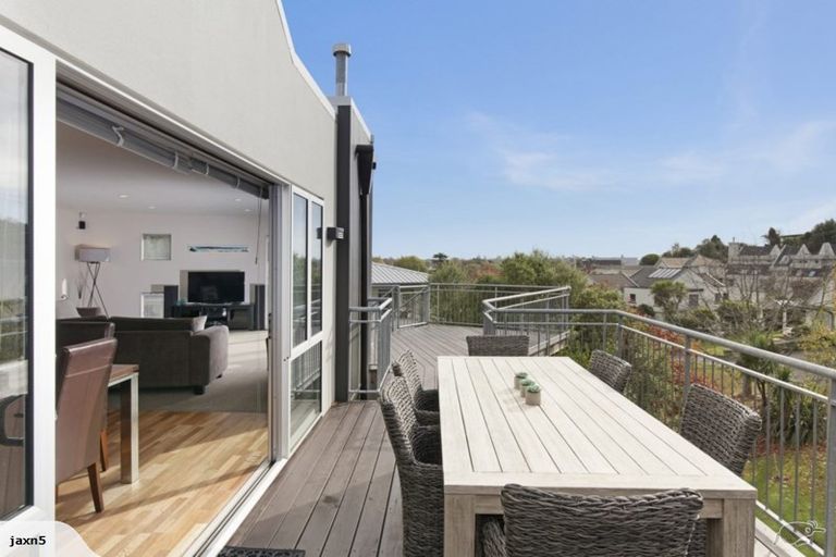 Photo of property in 17 Major Aitken Drive, Huntsbury, Christchurch, 8022