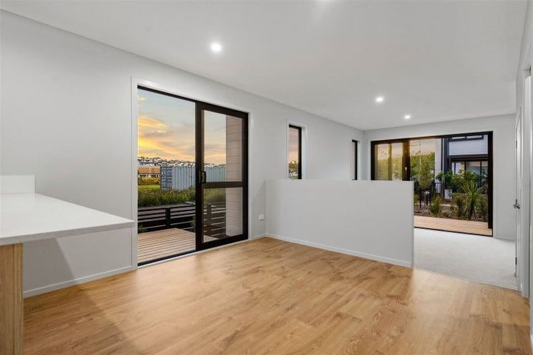 Photo of property in 2a Nerita Place, Long Bay, Auckland, 0630