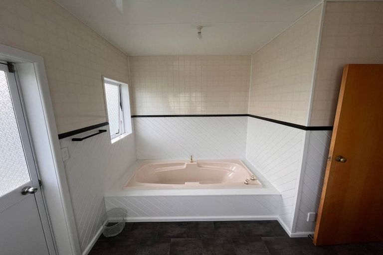 Photo of property in 1118 Fergusson Drive, Clouston Park, Upper Hutt, 5018