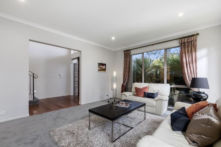 Photo of property in 12 Bur Oak Terrace, Schnapper Rock, Auckland, 0632