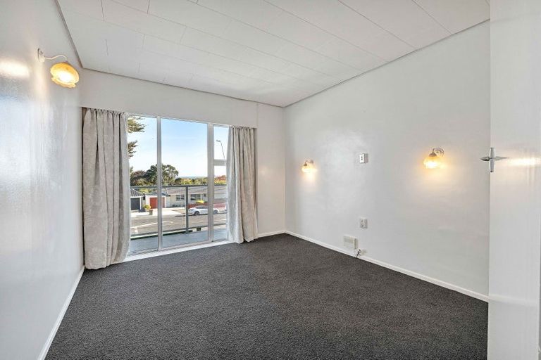 Photo of property in 3/341 Devon Street West, New Plymouth, 4310