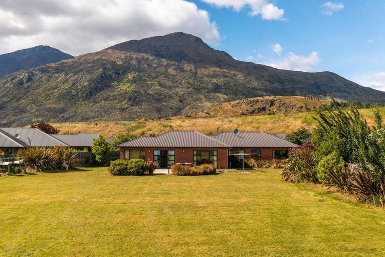 Photo of property in 14 Herries Lane, Lake Hayes, Queenstown, 9304