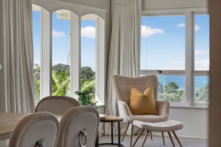 Photo of property in 2/33 Gulf View Road, Murrays Bay, Auckland, 0630