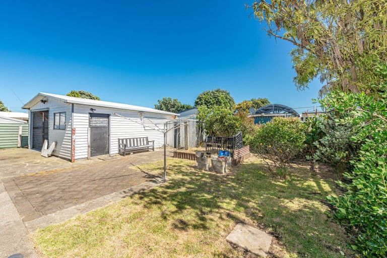 Photo of property in 25 Carson Street, Castlecliff, Whanganui, 4501