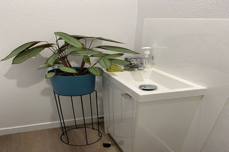 Photo of property in 2/366a Glenfield Road, Glenfield, Auckland, 0629