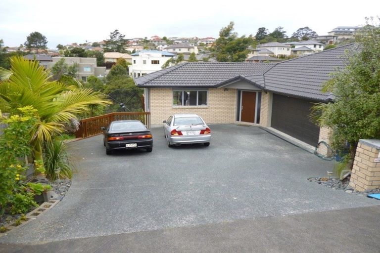Photo of property in 18 Spoonbill Place, Unsworth Heights, Auckland, 0632