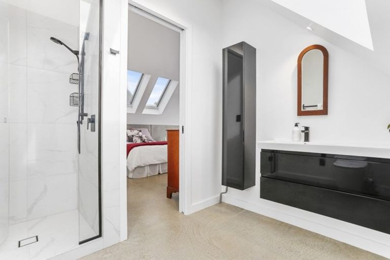 Photo of property in 81 Queen Street, Northcote Point, Auckland, 0627