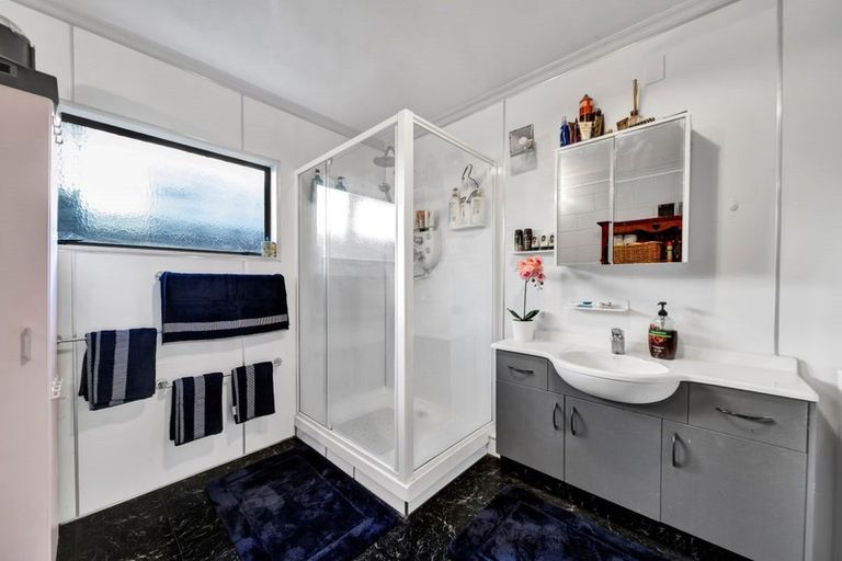 Photo of property in 84 Pioneer Road, Moturoa, New Plymouth, 4310