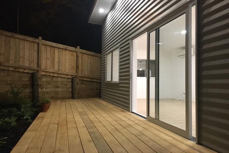 Photo of property in 8a Awanui Street, Merrilands, New Plymouth, 4312