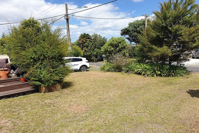 Photo of property in 32 James Mcleod Road, Shelly Beach, Helensville, 0874
