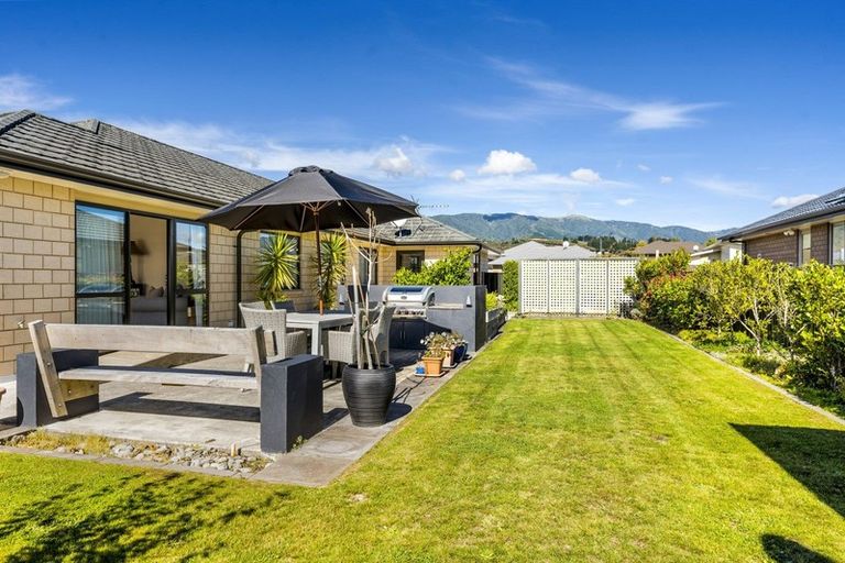 Photo of property in 4 Sunstone Crescent, Brown Owl, Upper Hutt, 5018