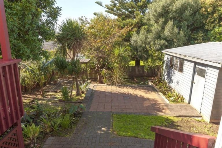 Photo of property in 80 Crawford Avenue, Mangere Bridge, Auckland, 2022