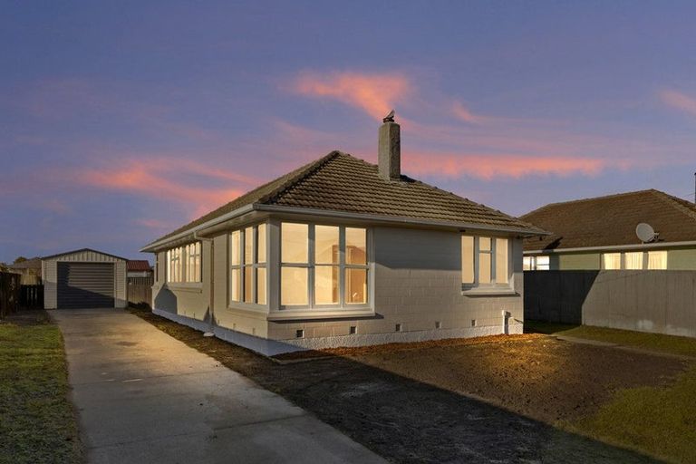 Photo of property in 32 Carisbrooke Street, Aranui, Christchurch, 8061