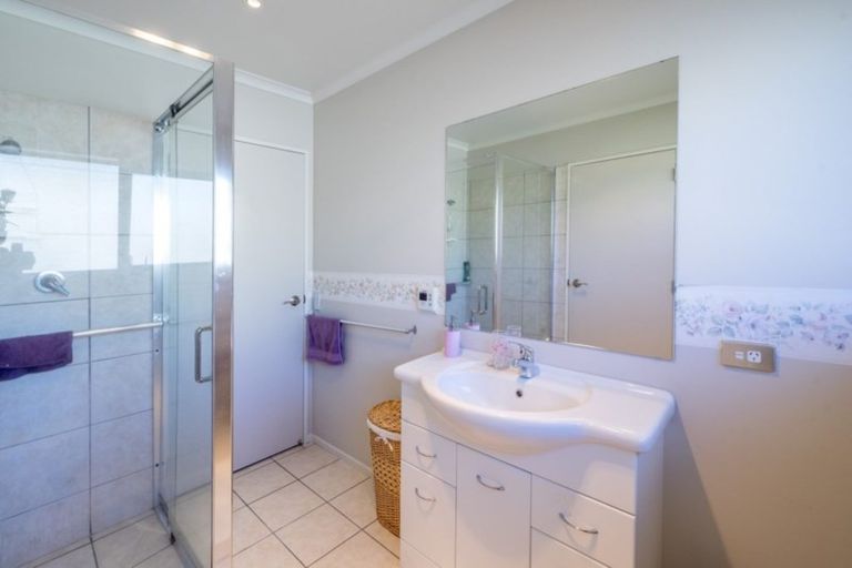 Photo of property in 20a Hira Street, Waikanae, 5036