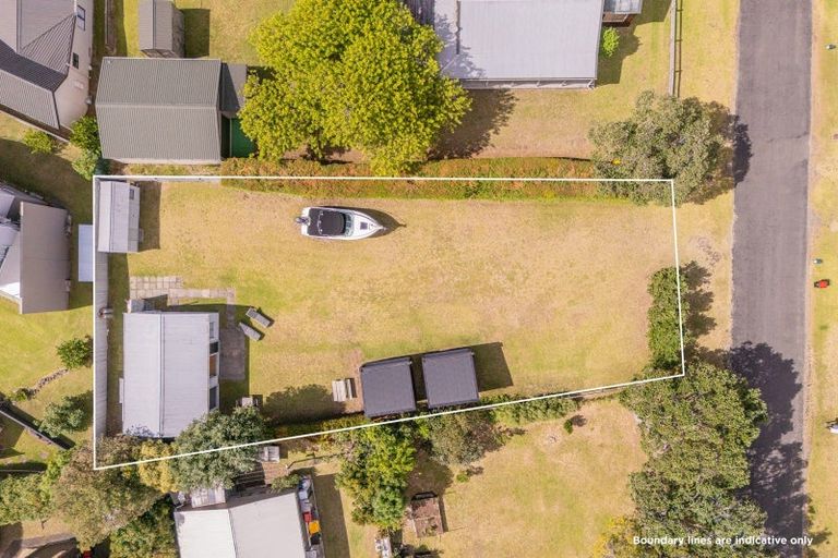 Photo of property in 40 Hardy Place, Cooks Beach, Whitianga, 3591