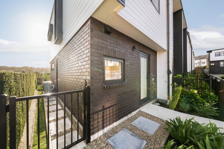 Photo of property in 13/10 Ngaroma House Drive, Hobsonville, Auckland, 0616
